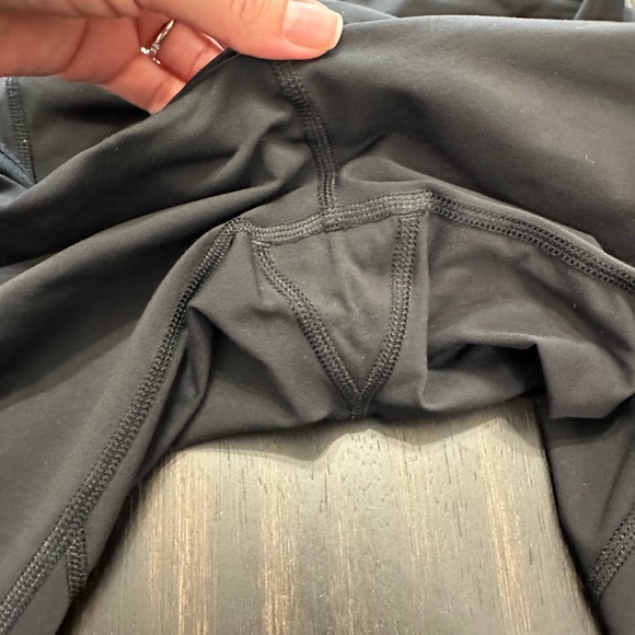Black Lululemon crops - Picture 3 of 6